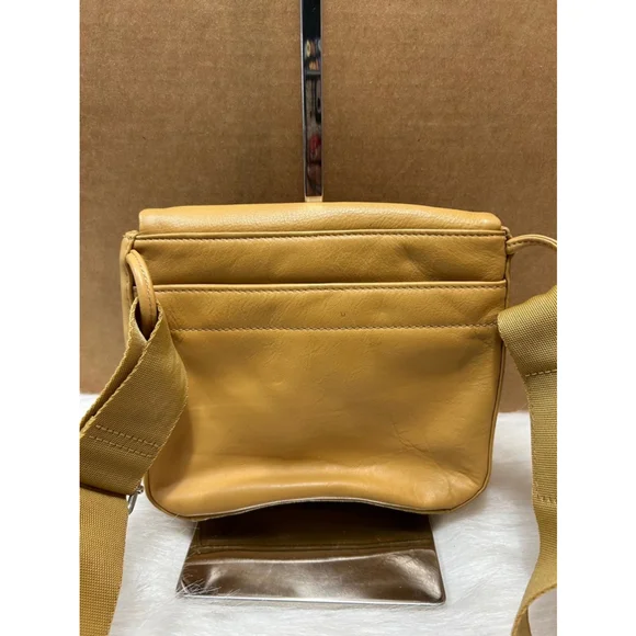 MAXX New York Gold Vegan Leather Fanny/Waist or Shoulder Bag - Picture 6 of 7